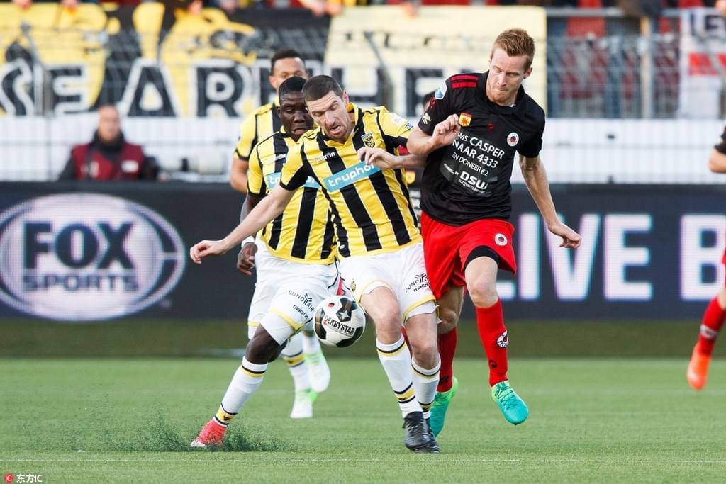 上树立了良 上树立了良